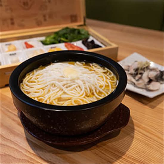 酸汤米线 Sour Soup Rice Noodle